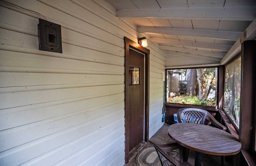 Lincoln Cabin | Serenity Peaks: Discover Cathedral Ledge at the Pemi Cabins!