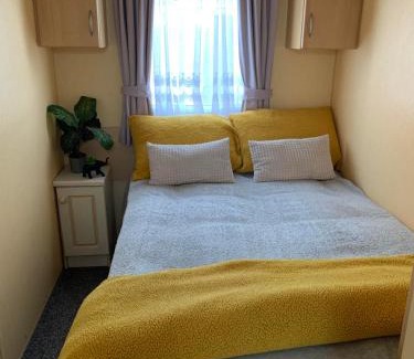Skegness Ski Chalet | Serenity Place Caravan 2 Double Beds With Varanda