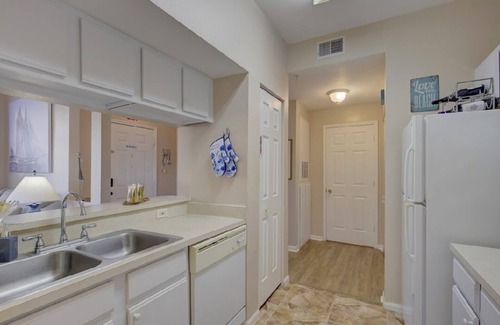 Clearwater Condo | Serenity Pool Side Cozy 1-bedroom condo in lovely Clearwater - AC; fitness room