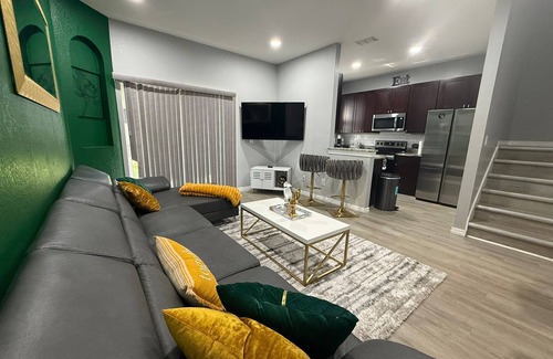 Wellington House | Serenity @ Regal PalmsnCharming 3bedroom townhome with fitness room in Davenport
