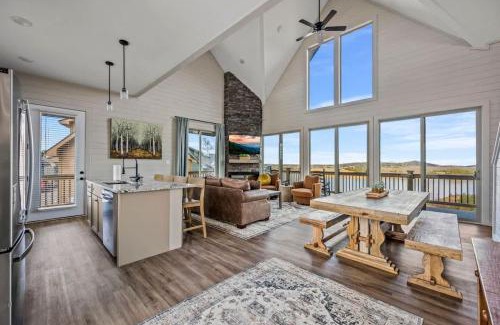 Sevierville House | Serenity Shores Lodge