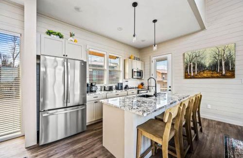 Sevierville House | Serenity Shores Lodge