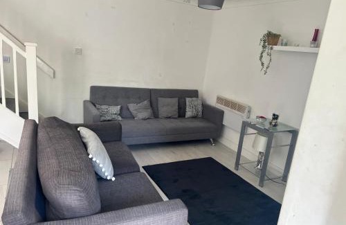 Loxford Apartment | Serenity Short Stays