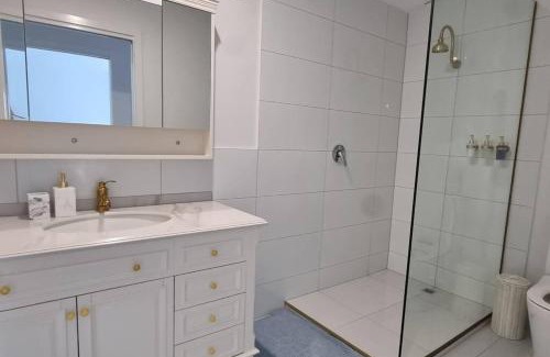 West Woombye House | Serenity View Studio Retreat