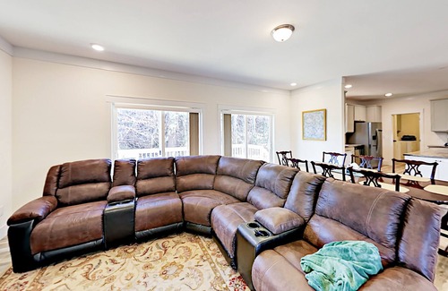 Weaverville House | Serenity Views Comfort - Sunsets, King Suite, Chef's Kitchen, Fireplace, Dogs!