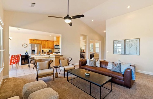Paso Robles House | Serenity Vista Retreat-sleeps 8|EV|sauna|Hot Tub