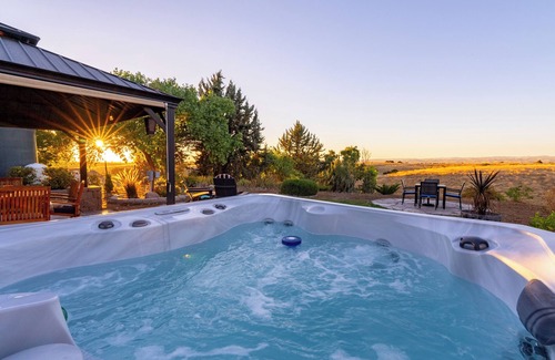 Paso Robles House | Serenity Vista Retreat-sleeps 8|EV|sauna|Hot Tub