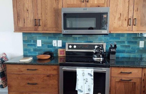 Eagle Rock Cottage | Serenity, Waterfront Mountain Retreat