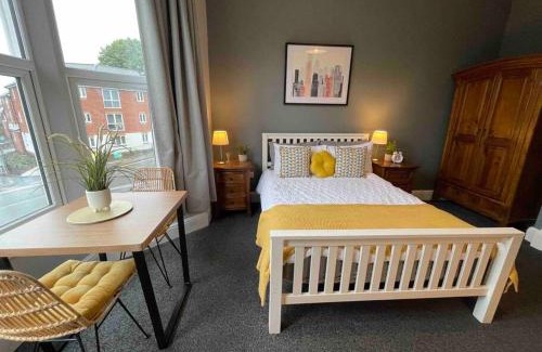 Cradley Heath Apartment | Serviced Apartment- 1 Bed-Next To Train Station