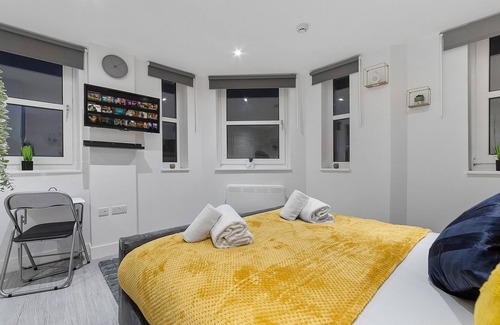 Penge Apartment | Serviced Ensuite Room Crystal Palace London SE20