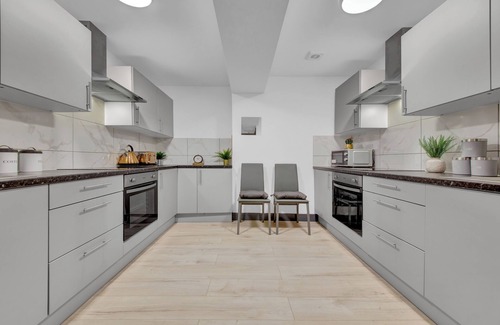 London Borough of Hounslow Apartment | Serviced Ensuite Studio in Feltham London Heathrow