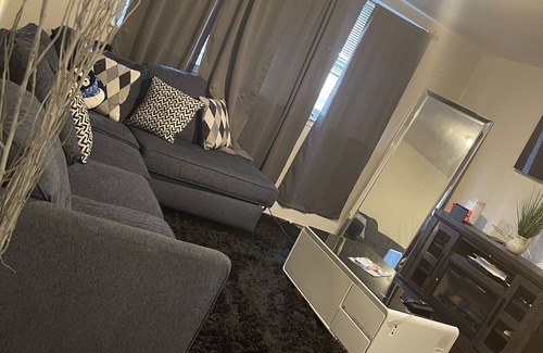 West Side Apartment | Serviced one bedroom apartment with fireplace