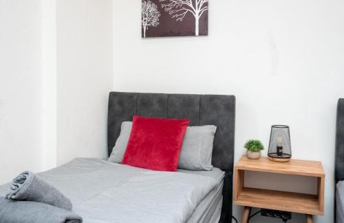 Hochlarmark Apartment | Serviceroom24 - Apartment 2 in Recklinghausen Hoch WLAN - Smart-TV - 24-7 Check-in und Küche