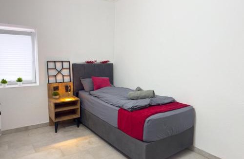 Hochlarmark Apartment | Serviceroom24 - Apartment 6 in Recklinghausen Hoch WLAN - Smart-TV - 24-7 Check-in und Küche