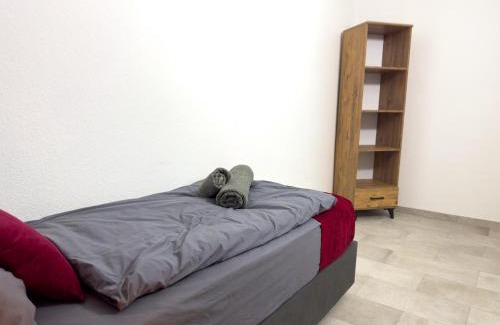 Hochlarmark Apartment | Serviceroom24 - Apartment 6 in Recklinghausen Hoch WLAN - Smart-TV - 24-7 Check-in und Küche