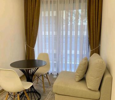 Westlands Bed & Breakfast | Sesame Cottage - Modern Spacious 1Br W Netflix, Playhouse and Free Airport Pick Ups