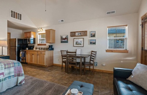 Dover Bay House | Setting Sun - Lakefront Beach Bungalow