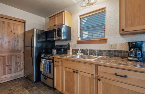 Dover Bay House | Setting Sun - Lakefront Beach Bungalow