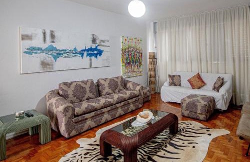 Gonzaga Apartment | Seu Refúgio em Santos, Pé na Areia