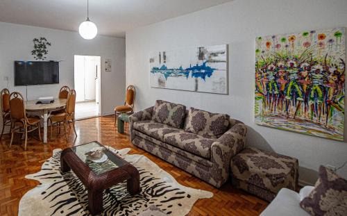 Gonzaga Apartment | Seu Refúgio em Santos, Pé na Areia