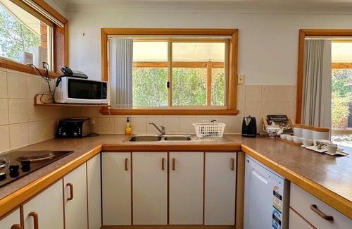 Seven Mile Beach Apartment | Seven Mile Escape House B - Close to Airport