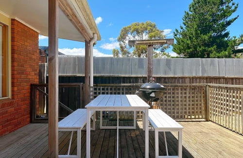 Seven Mile Beach Apartment | Seven Mile Escape House B - Close to Airport