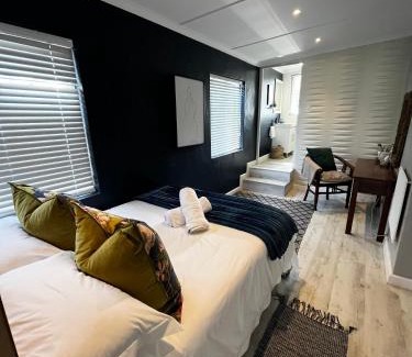 Hermanus House | Seven on Flora- Hot Tub, Modern with amazing outside area