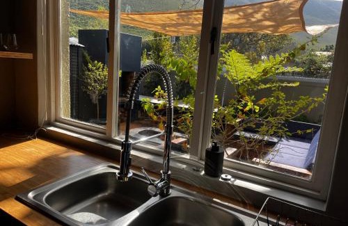Hermanus House | Seven on Flora- Hot Tub, Modern with amazing outside area