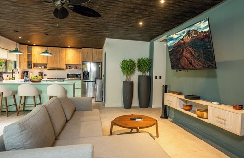 Jaco Villa | Seven Ranch Luxury Jungle Villa, perfect for large groups, 5 mins downtown Jaco