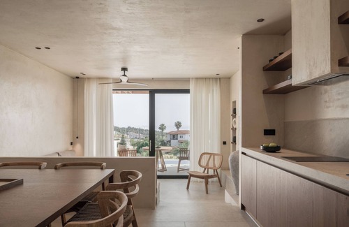 Paliouri Apartment | Seven Rocks Suites