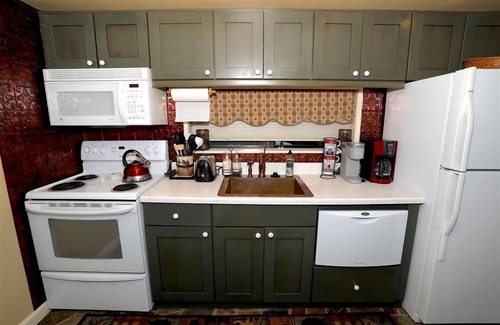 Seven Springs Condo | Seven Springs 1 Bedroom Premium Condo, Walking Distance to Slopes by RedAwning - Save 10% on 3 Nights, 15% on 5 Nights!