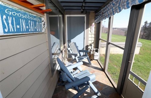 Seven Springs Condo | Seven Springs 1 Bedroom Premium Condo, Walking Distance to Slopes by RedAwning - Save 10% on 3 Nights, 15% on 5 Nights!