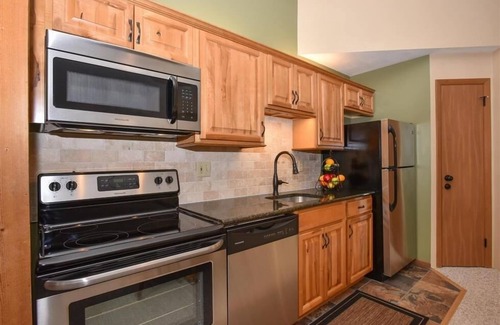 Seven Springs Condo | Seven Springs 1 Bedroom Premium Condo, Ski In/Ski Out by RedAwning - Save 10% on 3 Nights, 15% on 5 Nights!