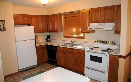 Seven Springs Apartment | Seven Springs 2 Bedroom Standard Condo, Sleeps 10! condo