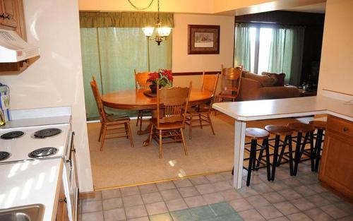 Seven Springs Apartment | Seven Springs 2 Bedroom Standard Condo, Sleeps 10! condo