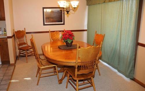 Seven Springs Apartment | Seven Springs 2 Bedroom Standard Condo, Sleeps 10! condo