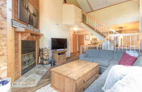 Seven Springs Condo | Seven Springs 2BR+Loft Premium Condo, sleeps 11! by RedAwning - Save 10% on 3 Nights, 15% on 5 Nights!