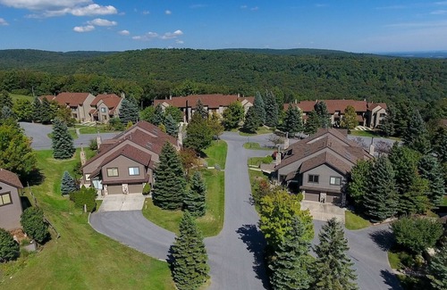 Seven Springs Condo | Seven Springs 3 Bedrooms Premium Condo by RedAwning - Save 10% on 3 Nights, 15% on 5 Nights!