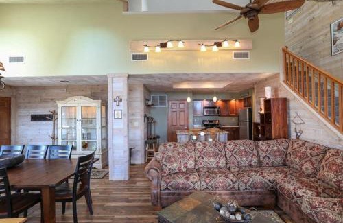 Seven Springs Apartment | Seven Springs Sunridge 3 Bedrooms Premium Condo, Pet Friendly! condo