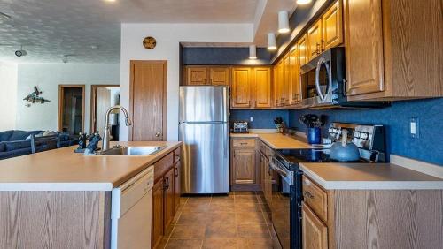 Seven Springs Apartment | Seven Springs Woodridge 4 Bedroom Premium Condo, Deck with Mountain Views condo