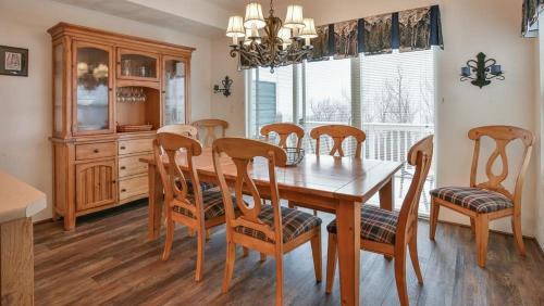 Seven Springs Apartment | Seven Springs Woodridge 4 Bedroom Premium Condo, Deck with Mountain Views condo