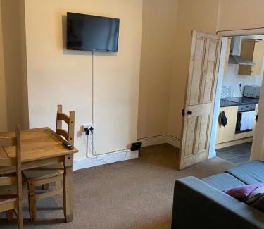 North Wheatley Apartment | Seventy Seven
