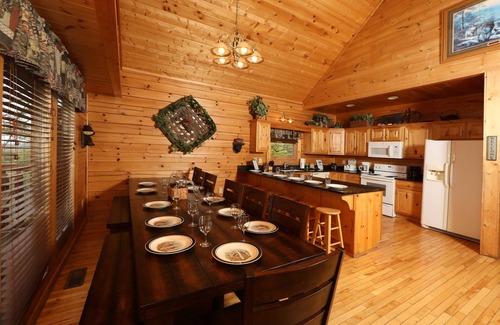 Gatlinburg - Pigeon Forge Villa | Sevierville 5 - Six Bedroom Villa, Sleeps 18