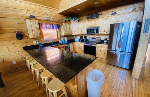 Gatlinburg - Pigeon Forge Villa | Sevierville 5 - Six Bedroom Villa, Sleeps 18