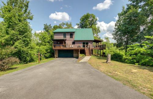 Sevierville House | Sevierville Cabin with Hot Tub and Mountain-View Deck