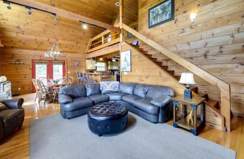 Sevierville House | Sevierville Cabin with Hot Tub and Mountain-View Deck
