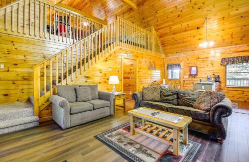 Sevierville House | Sevierville Cabin with Hot Tub and Deck!