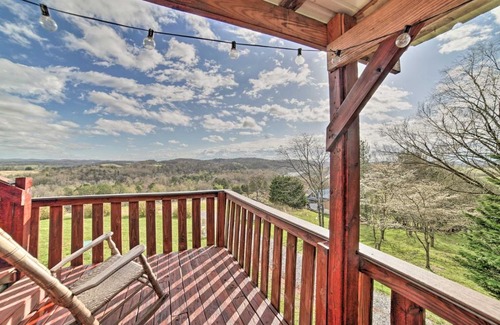 Sevierville House | Sevierville Countryside Getaway with 2 Decks!