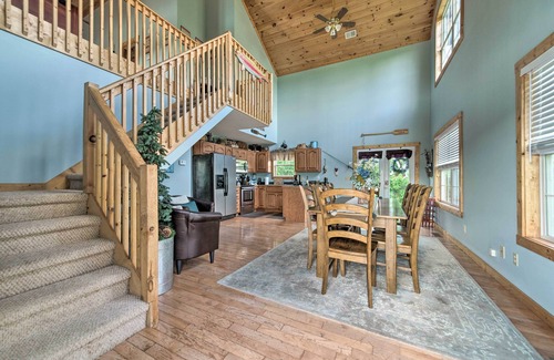 Sevierville House | Sevierville Lake House w/Deck & Foosball Table!