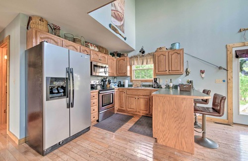 Sevierville House | Sevierville Lake House w/Deck & Foosball Table!